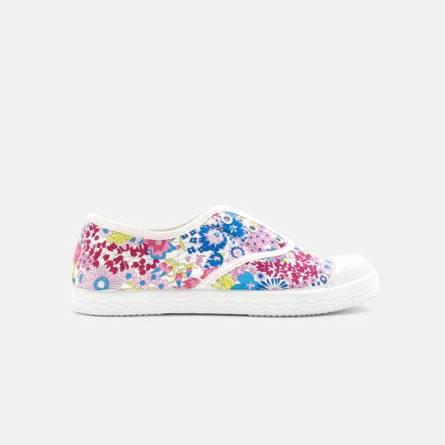 Girl canvas trainers