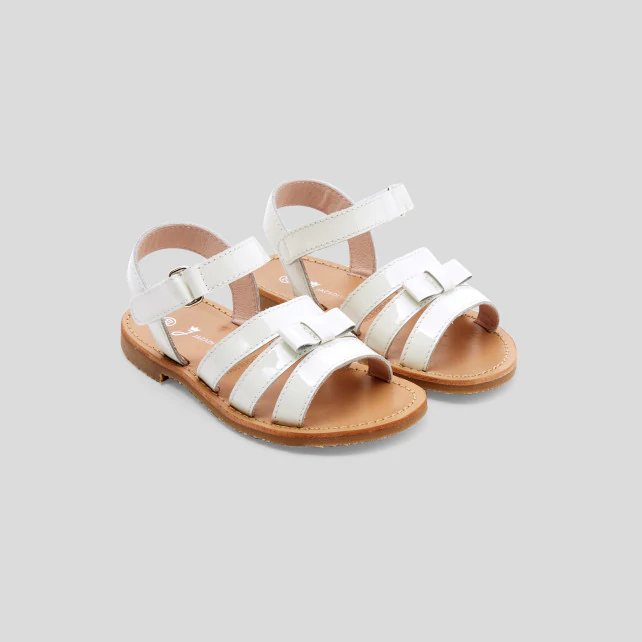 Baby girl patent leather sandals