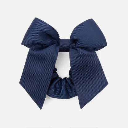 Girl velvet scrunchie